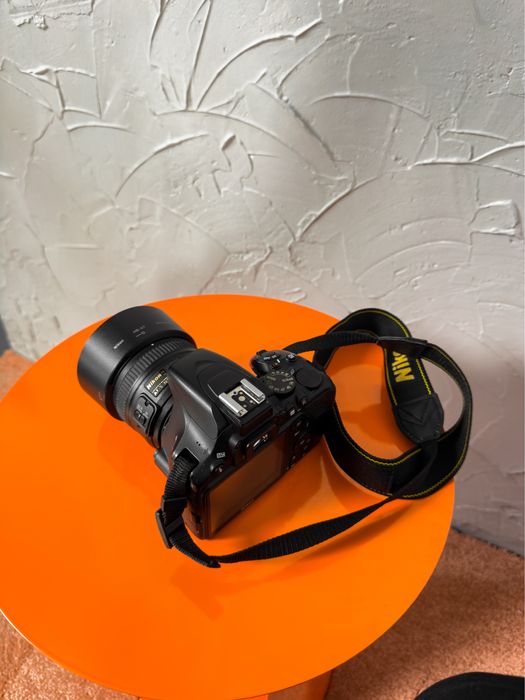 Продавам Nikon D3500 + три обектива, зарядно+ батерия