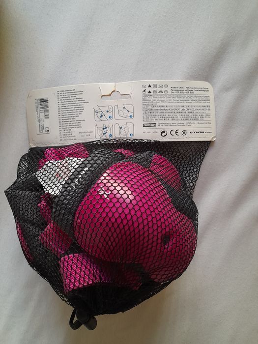 Set genunchiere și casca