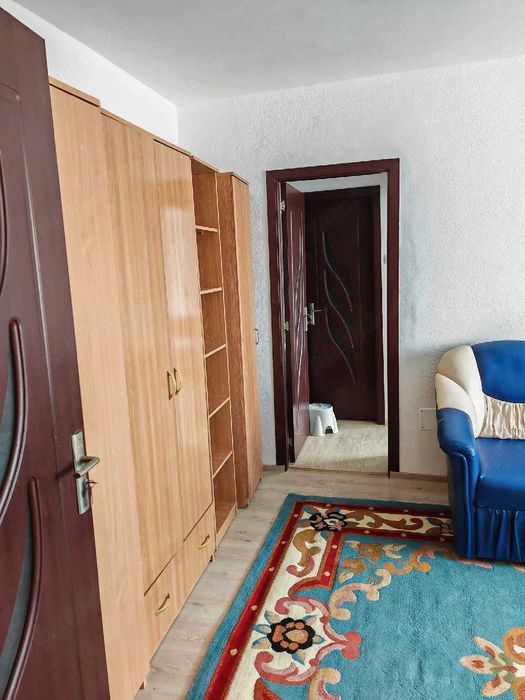 Persoana fizica, vand apartament 2 camere semidecomandat Alunisului, etaj 3