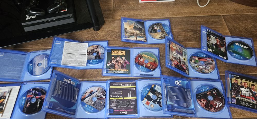 пс 4 slim и 11 игр + фигурка бонусом