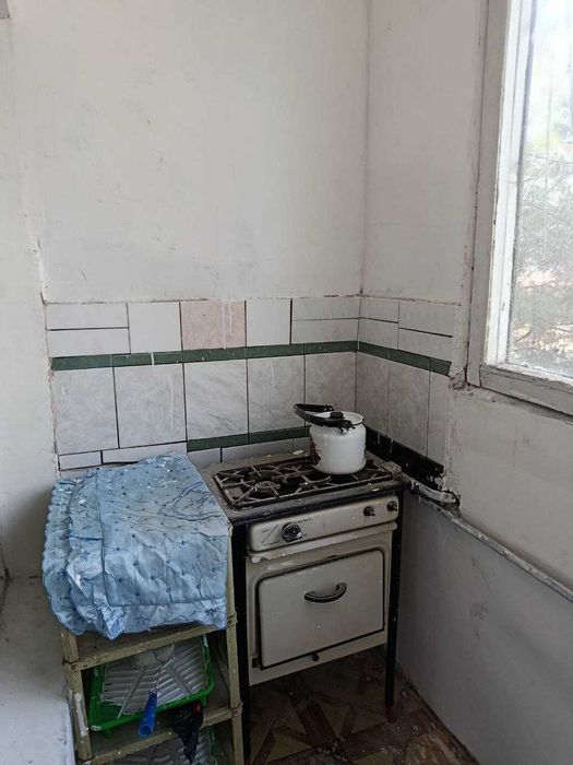 1 / 3  / 4 комнат. Кирпичный Дом 24 м2. С Балконом. Улица. Сайрам