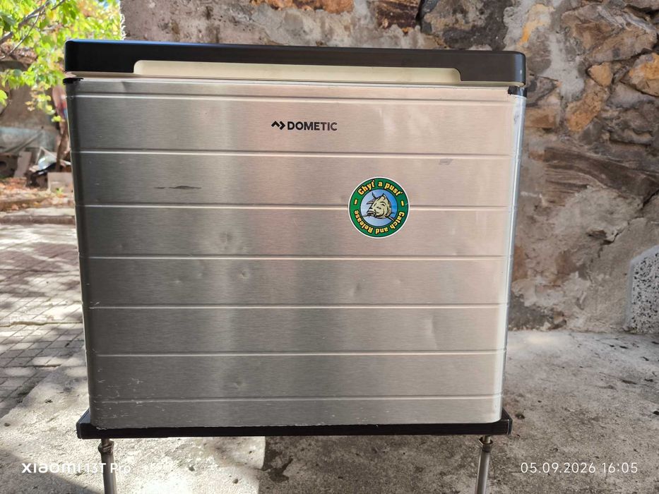 Продавам хладилник DOMETIK  40 l 12v 220v и газ