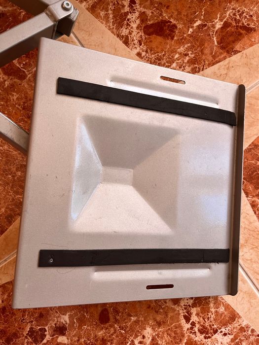 Стойка за телевизор