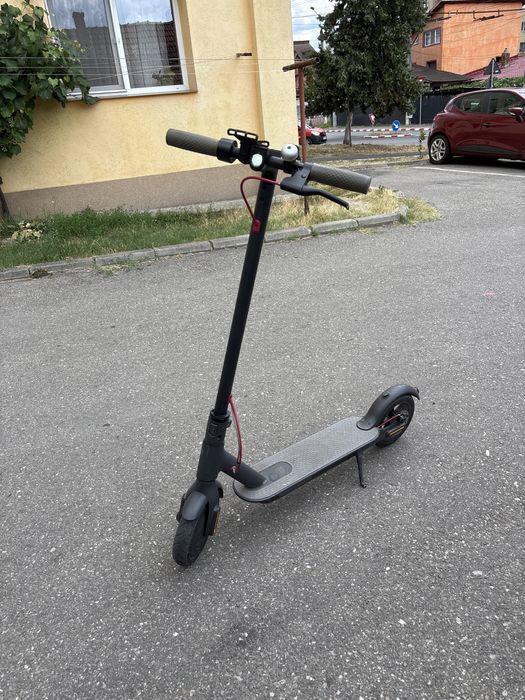 Vand trotineta Xiaomi m365 ‘ ca noua