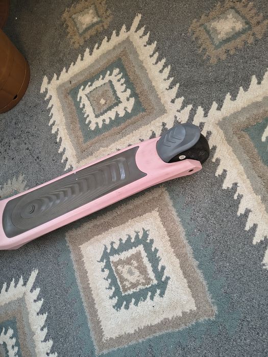 Trotineta electrica copii roz