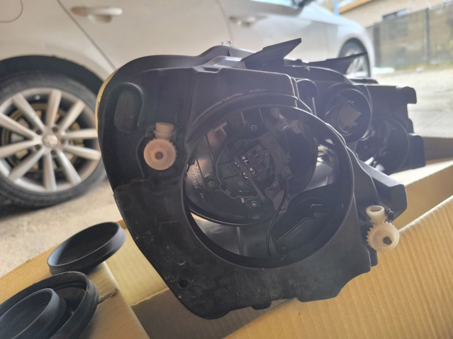 Vând faruri originale golf 6 !