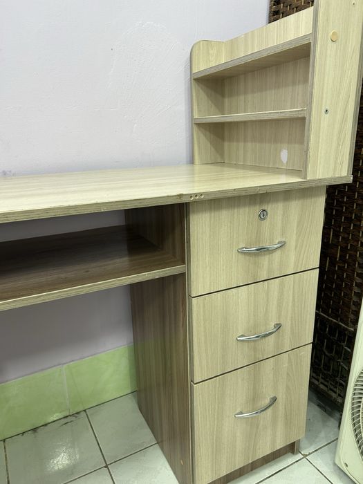 Стол для мастера маникюра