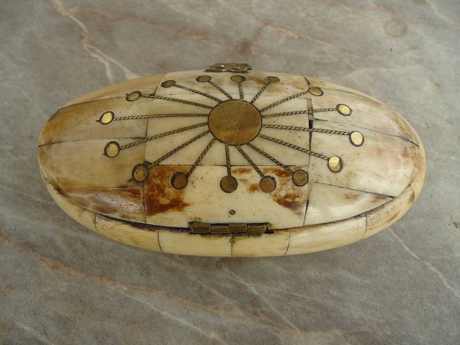 Кутия за бижута от камилска кост