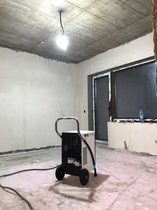 Închiriez dezumidificator / dezumidificatoare  / ventilatoare / tunuri