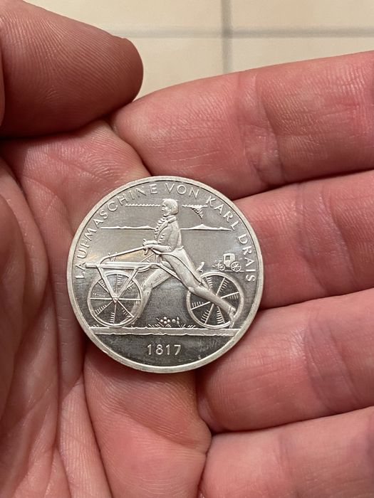 Серебрянная монета 20 евро.