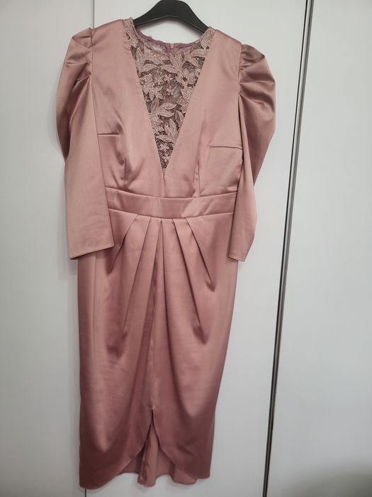 Văd rochie roz pudră