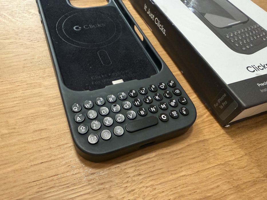 Clicks case keyboard iPhone 16 pro