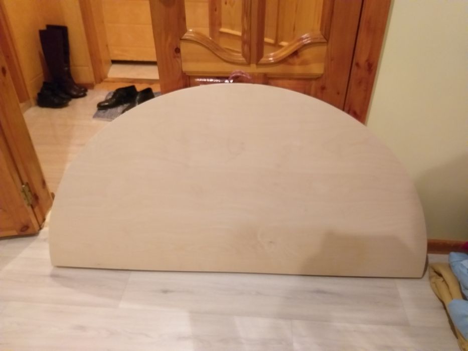 Стол круглый складной.