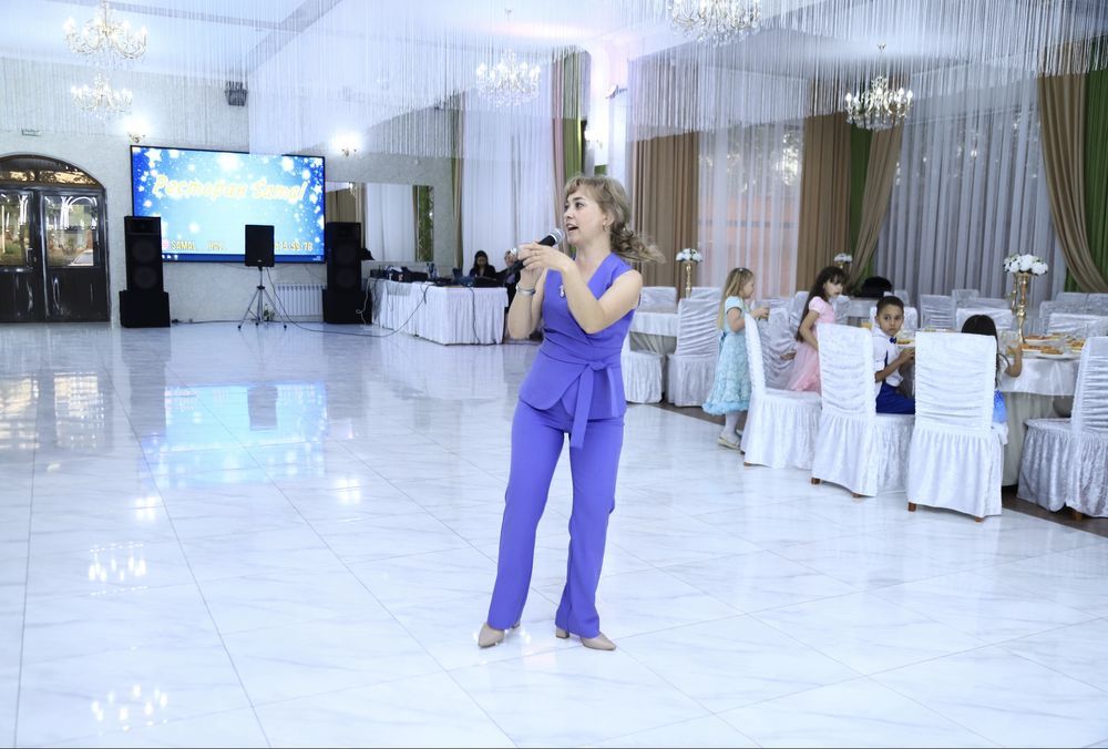 Ведущая праздников. ( Не тамада)