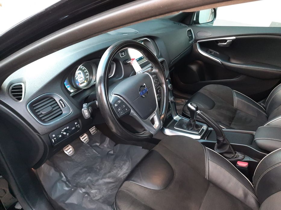 Volvo V40.