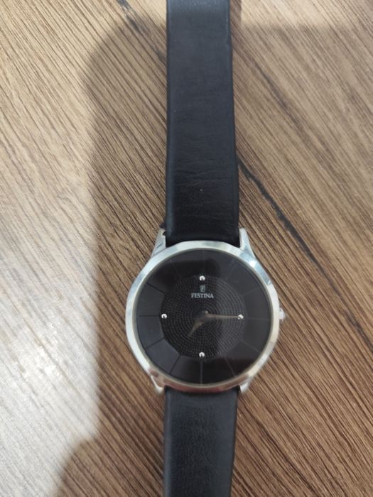 Vând ceas festina