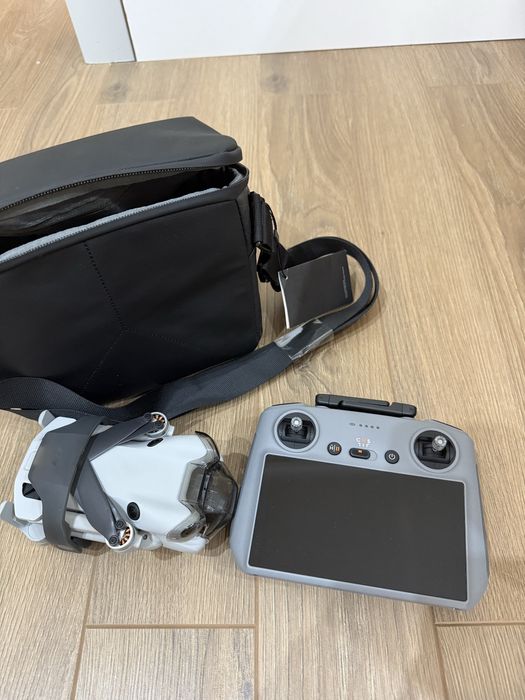 Продаётся дрон DJI minı 4pro