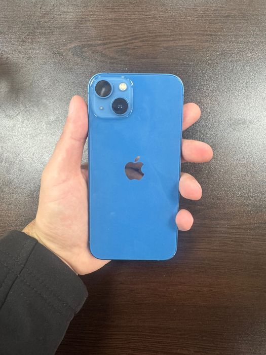 iPhone 13 128gb с кутия и подарък кейсове