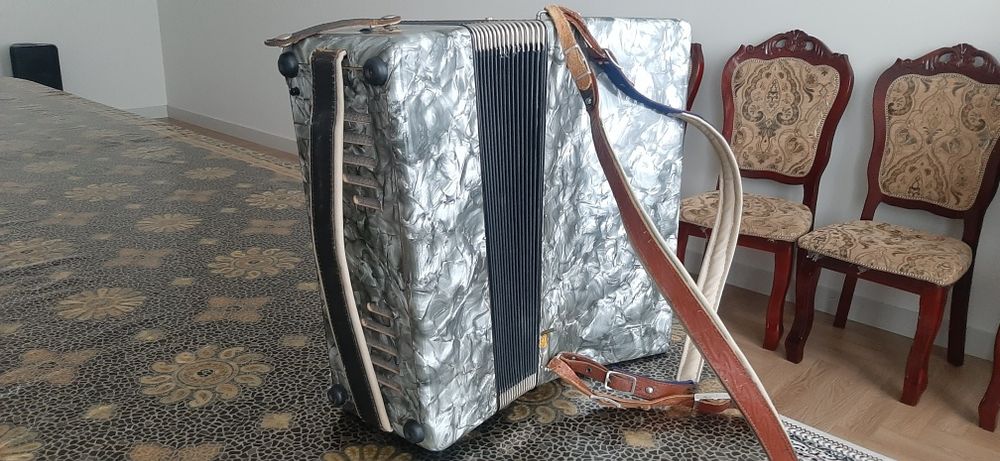 Аккардеон стелла,3/4  сатылады