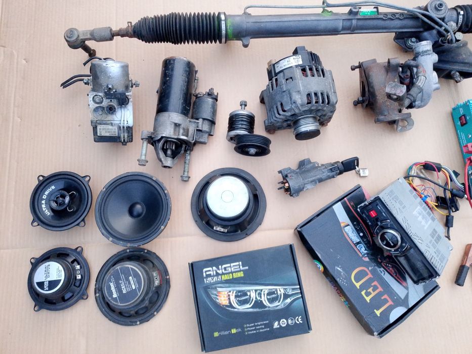 Vând redresor 12v ,radio Alpine  ,piese Audi A4, electronice auto nu