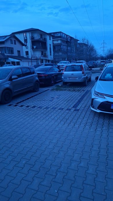 Închiriez loc parcare suprateran ...