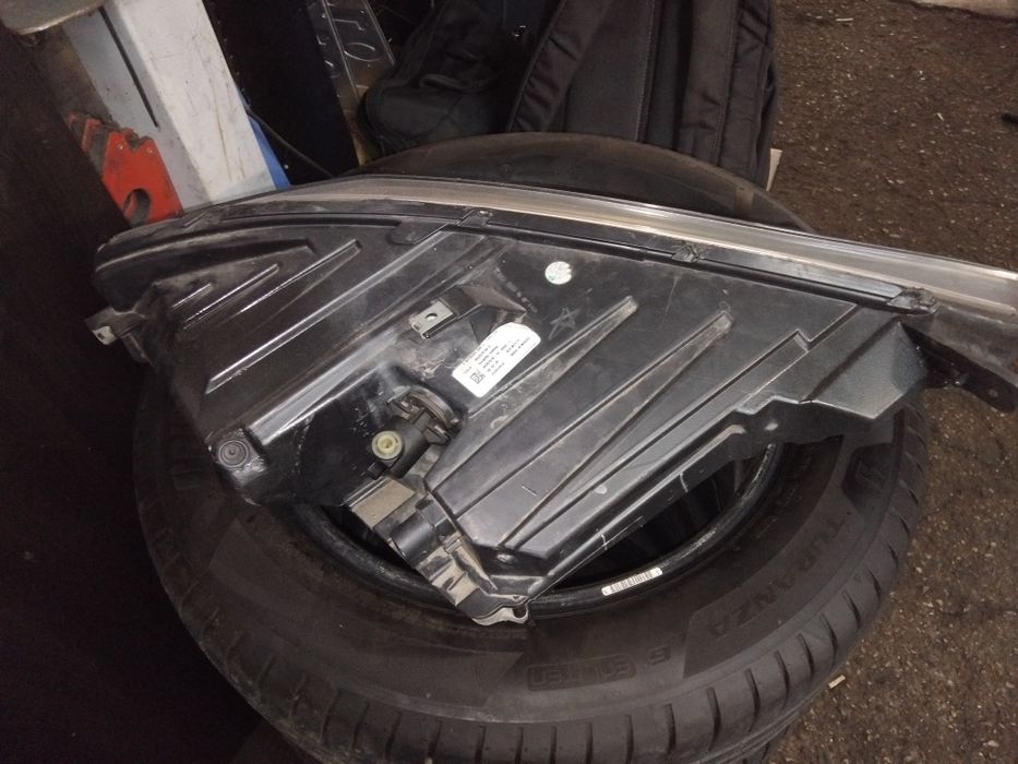 Фейсов Фар за Tesla S