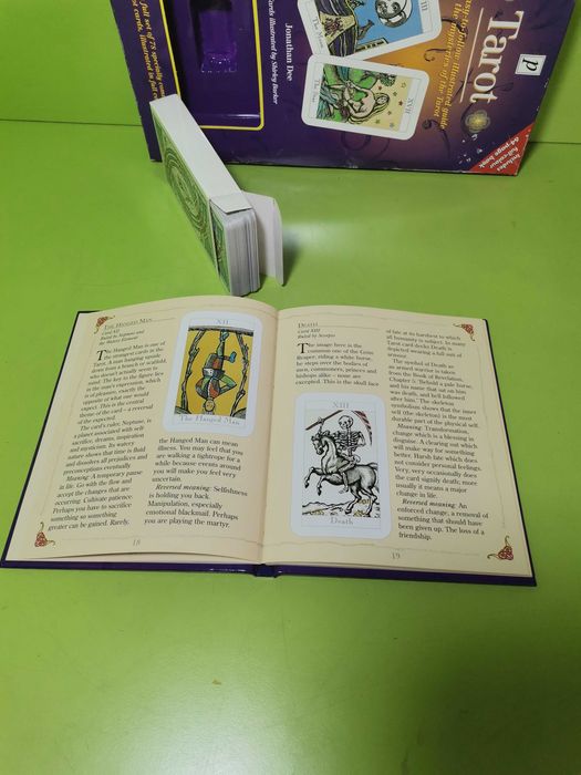 Carti Tarot Jonathan Dee. Set Tarot ilustrat, ghid ilustrat în engleză