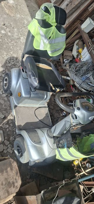 Триколка и инвалидна четириколка