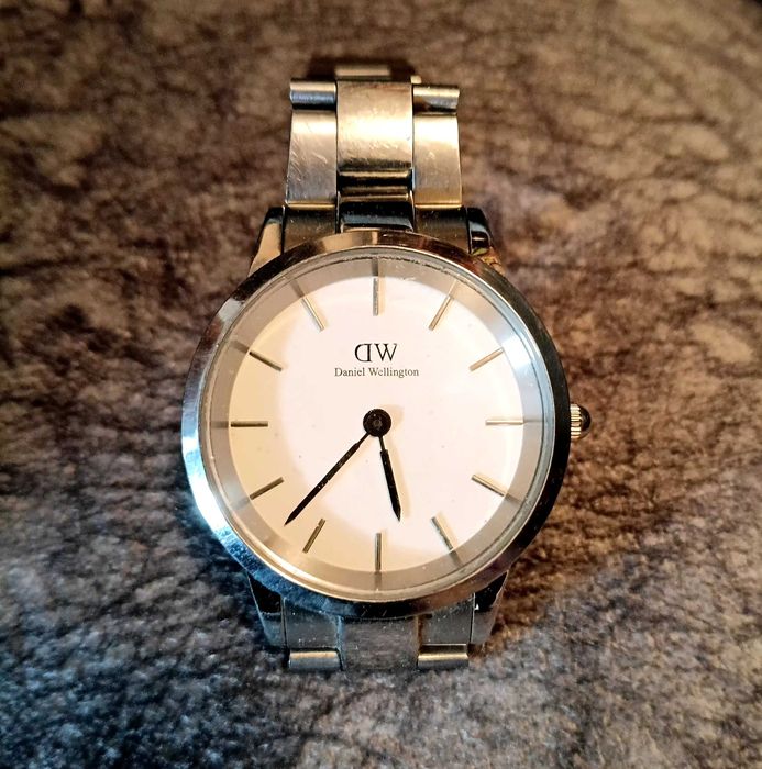 Часы DW, Daniel Wellington кварцевые.