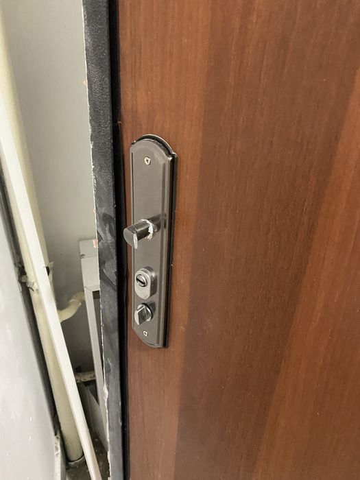 Продам входную дверь