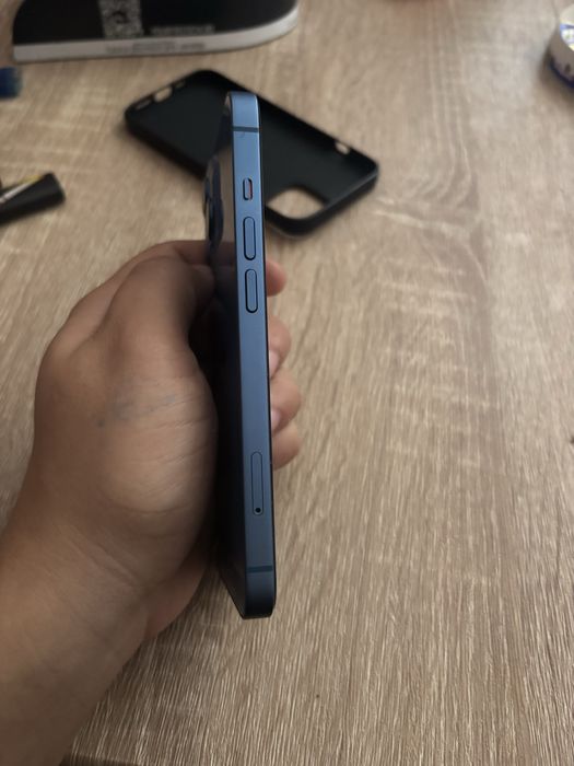 Vand iphone 13 nou