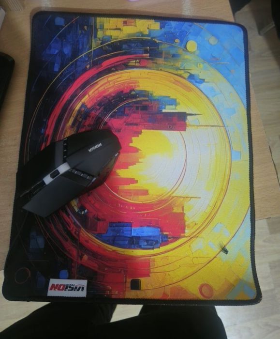 Tastatura masu căști reductor plus încă  o tastatura tot ce se vede