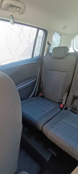 Masina opel zafira