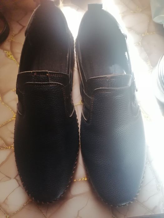 Мъжки обувки и дънкови кецове