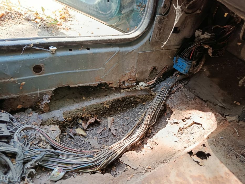 Продам BMW 320   .