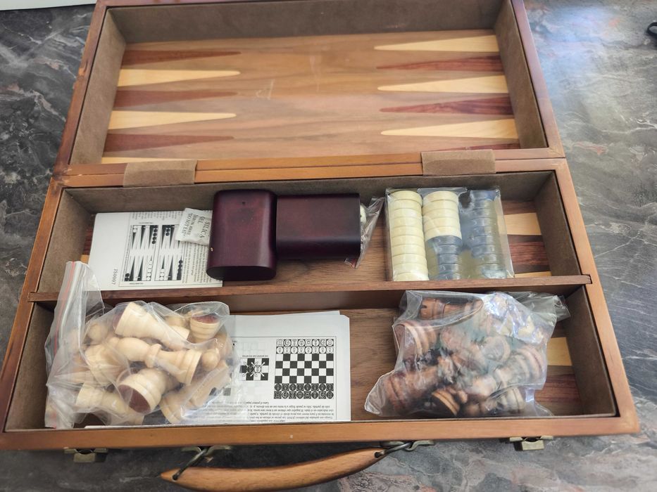 Продавам 3 в 1 шах, табла и барбут