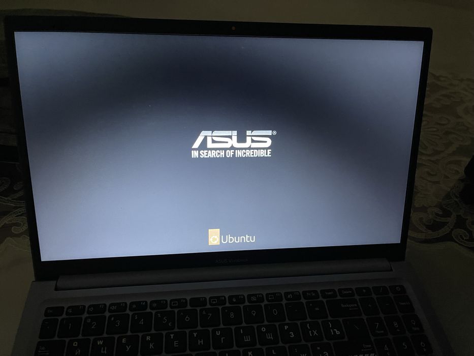 ASUS VivoBook  sotiladi yengi kop ishlamagan