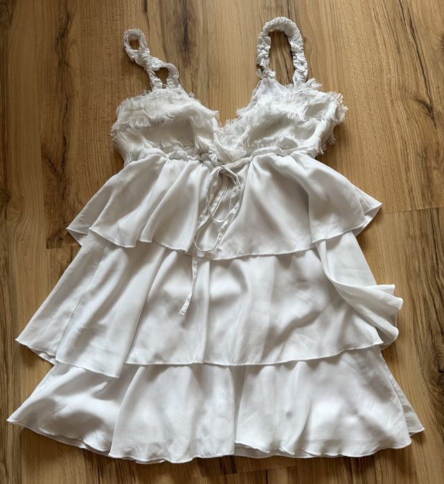 сатенена рокля, червена рокля Zara, къса черна рокля с гол гръб