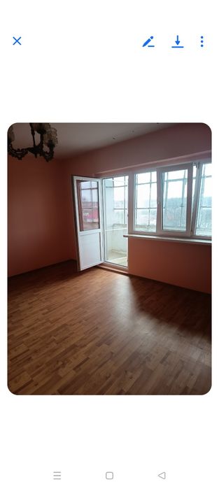 Vind apartament 2 camere,semidecomandat,et 3/4,zona HCC,gol fără gaze,acte la zi