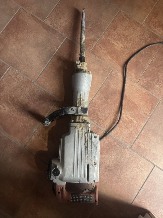 Это отбойный молоток P.I.T. P26503,