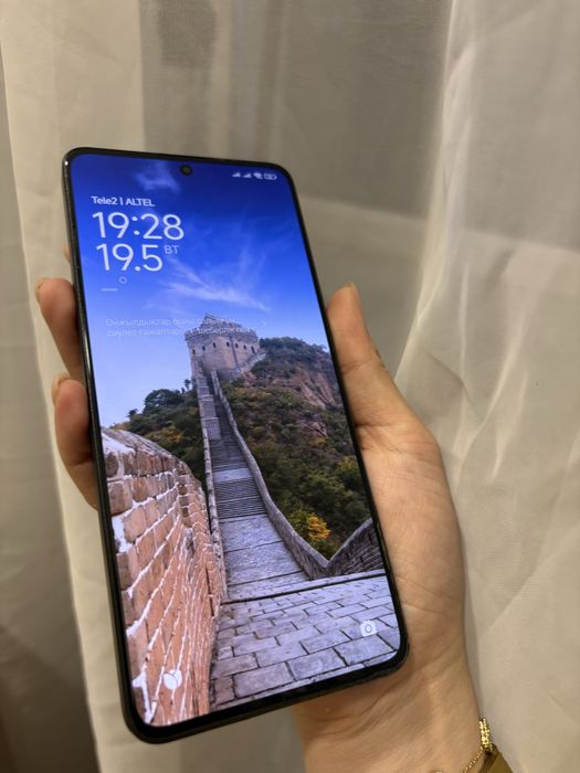 Redmi 13 pro 5G почти новый все оригинал срочнооо зарядка есть продаю