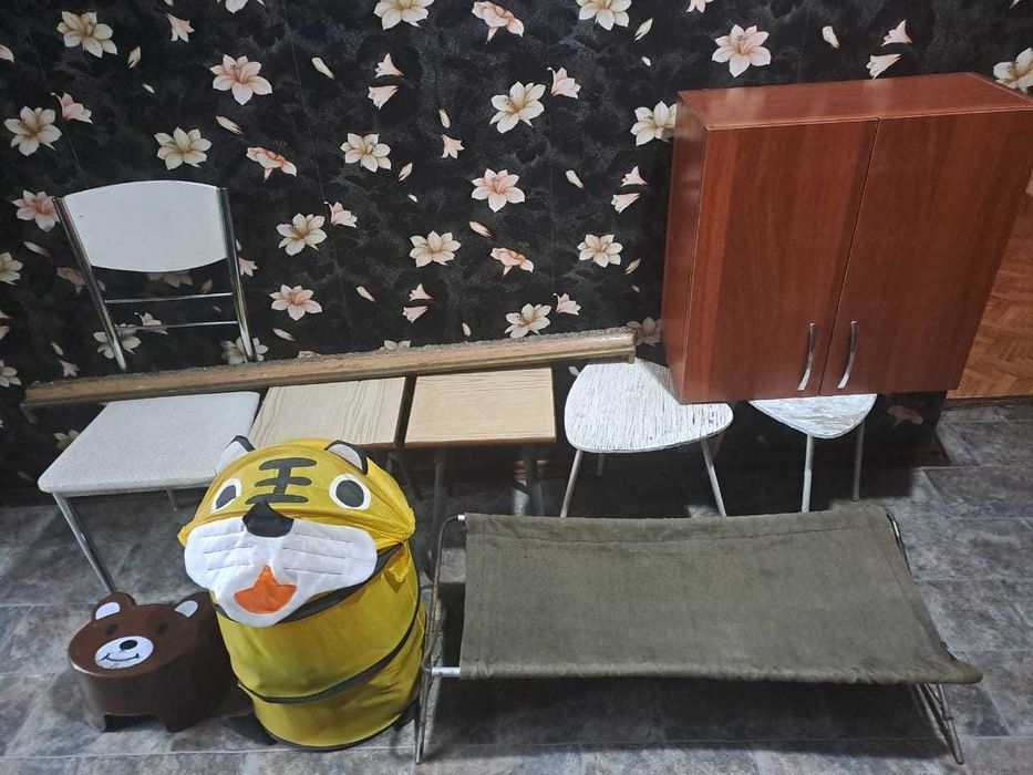 Стулья  советского производства  ,кресла , шкаф и другое