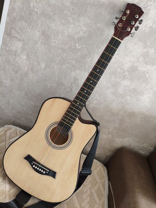 Продам гитару новую