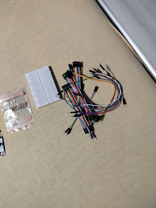 Базов стартов комплект за програмиране Arduino UNO