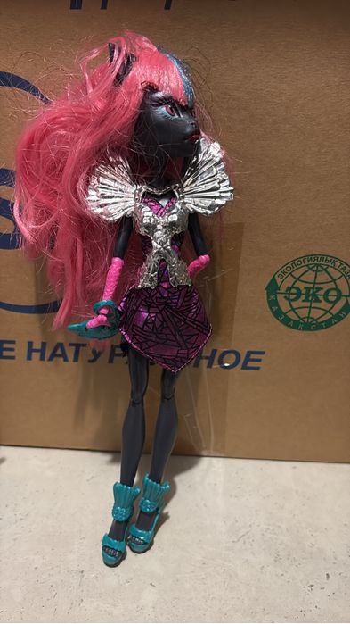 Кэтти нуар Бу Йорк, Каста монстр хай monster high