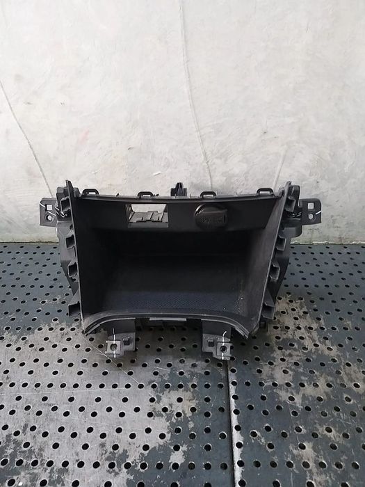Sertar depozitare cu priza hyundai i10 ba ia 84757b9050