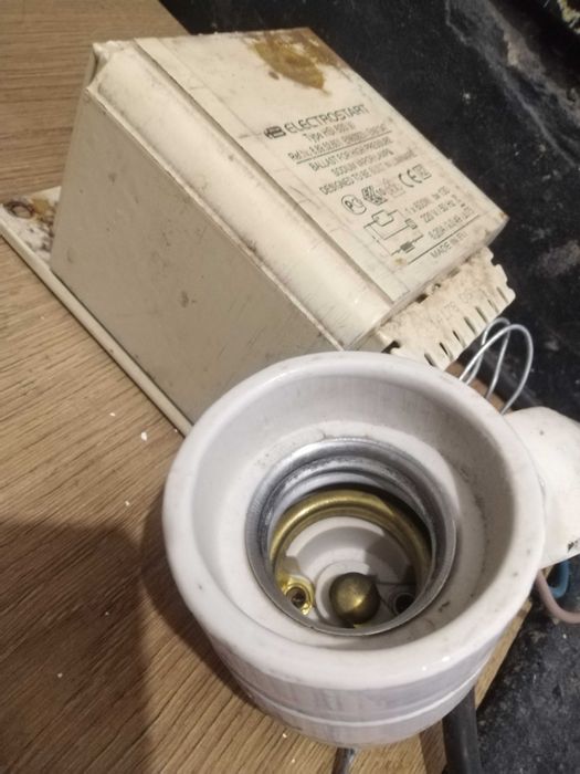 Баласт Дросел 600W + запалка + фасунга E40 за HPS лампа – без крушка