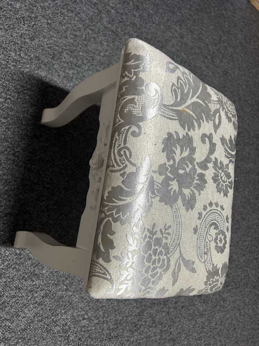 Masă de machiaj cu oglinda si scaun alb