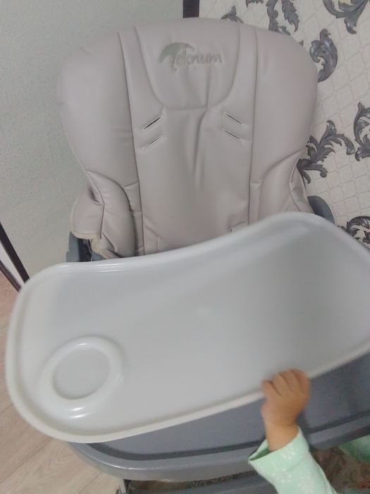 Стол детскии для сиденья до 3лет