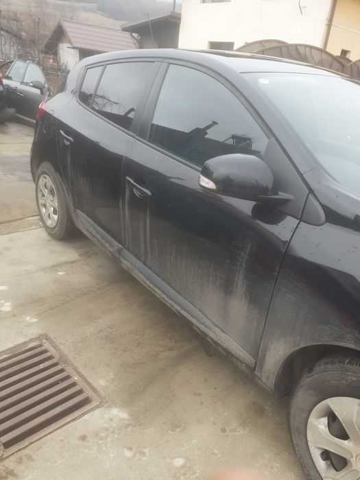 Dezmembrez Megan 3 2011 1.6 benzina